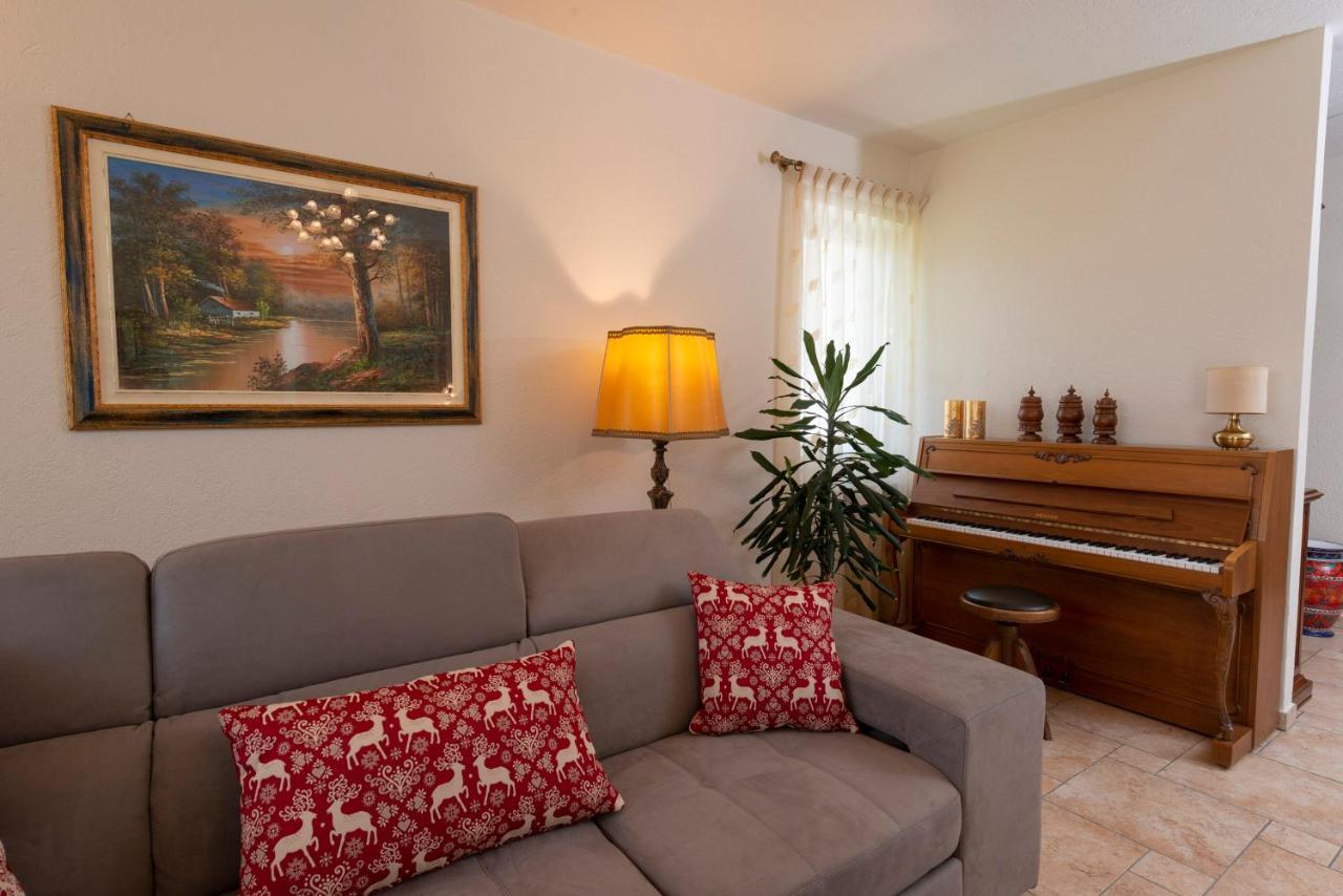 Villa Mara - Aosta - 200 Mq - Wifi - Jacuzzi - Parcheggio - Giardino ภายนอก รูปภาพ